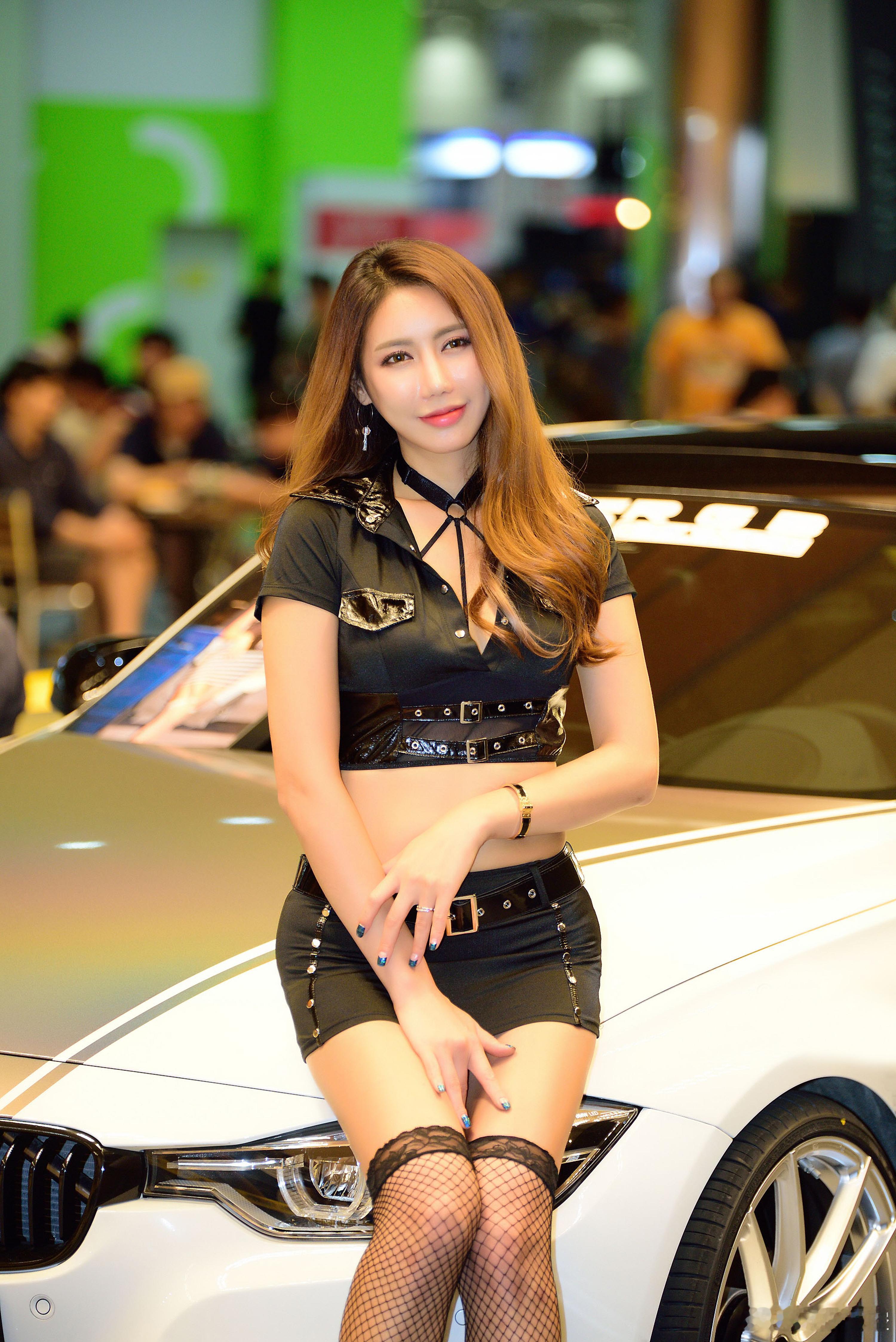 车展上的黑色网袜车模... ​​​