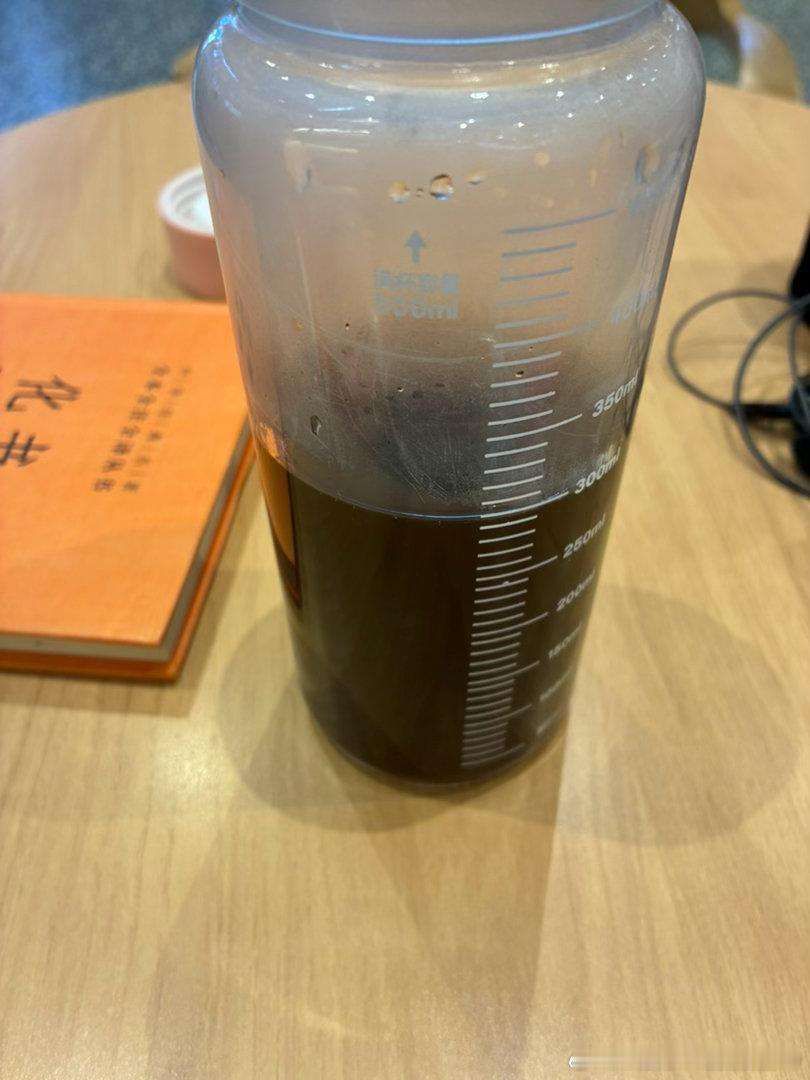 开始把我的美式☕️兑成拿铁☕️