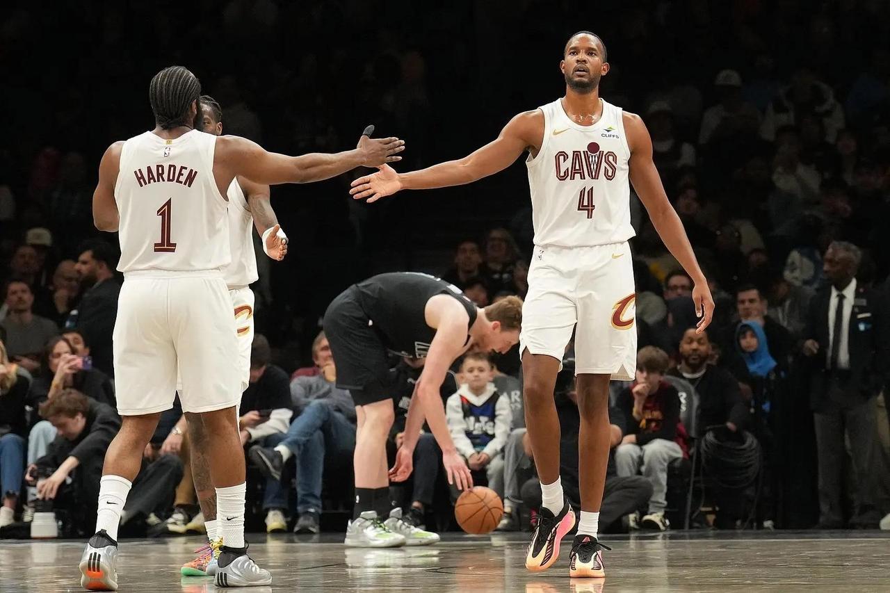 毕竟哈登跟快船合作很愉快，来了快船焕发第二春，进了全明星，把在76人的口碑打回来