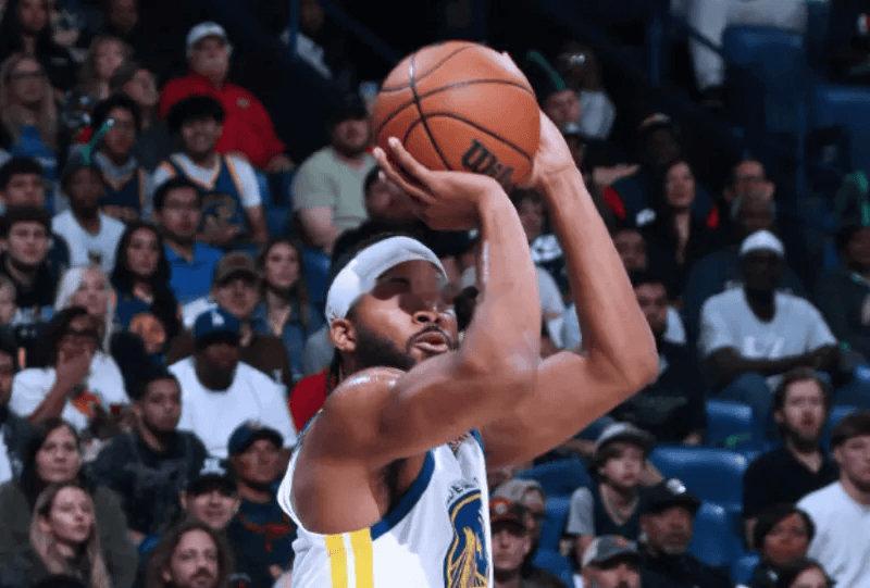 单场8记三分，狂砍32分之后，穆迪连续两场表现糟糕，进攻效率分别是6中2和12中