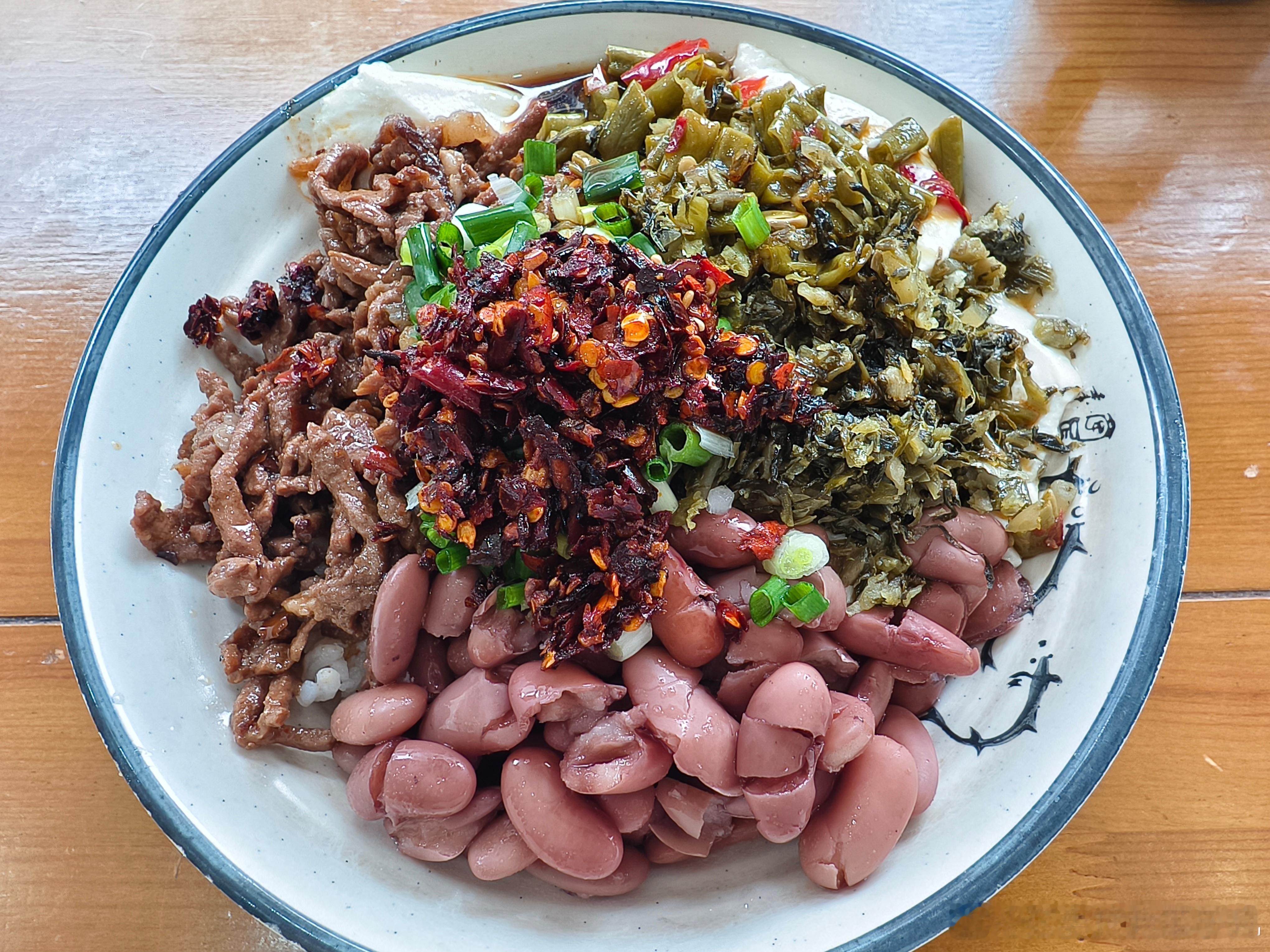 这一碗豆花牛肉饭将会很疯狂 