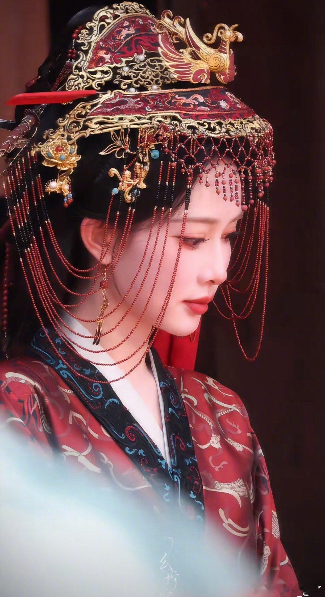 孟子义沈妙婚服红绸嫁衣，金冠流苏，孟子义沈妙婚服尽显东方婚嫁美学，一眼沦陷啊孟子