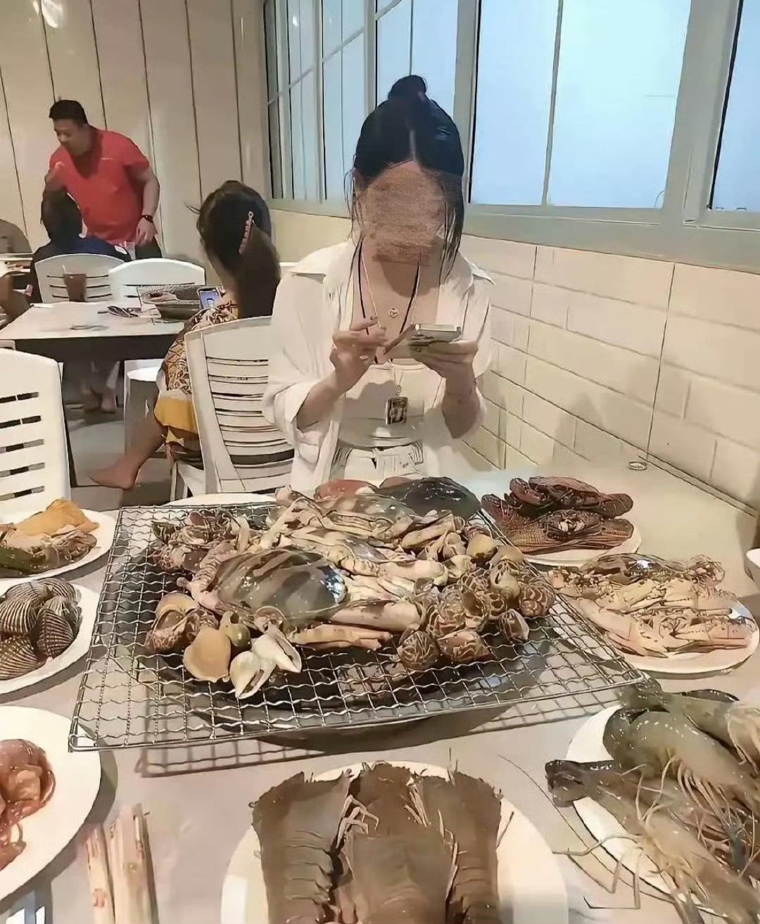 和相亲对象第一次约会

这些都是她点的菜

大家怎么看