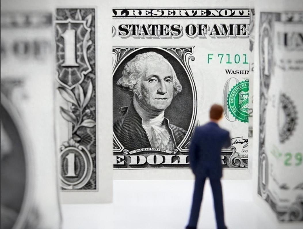 为何美国欠债 38 万亿，还能撑起 11 艘航母？其实我们被忽悠了，美债 38 