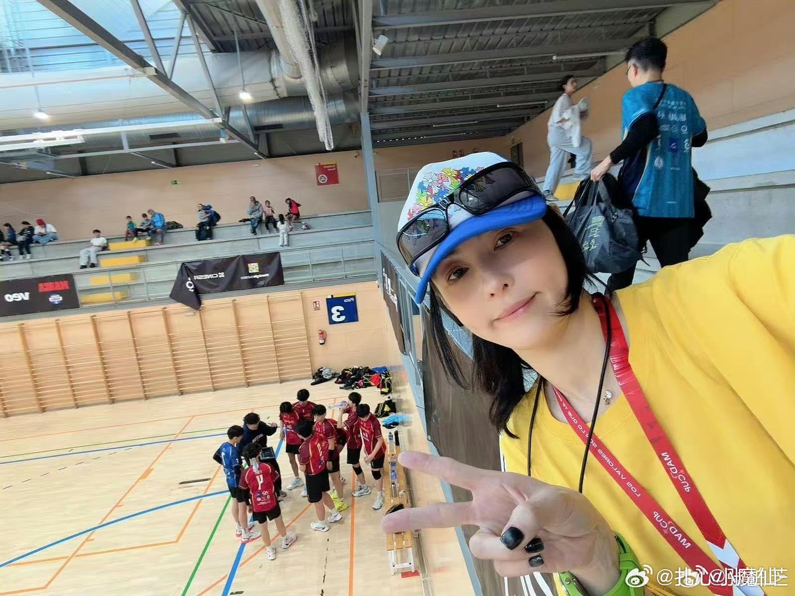 张柏芝商演生图就算在网络上过度放大调侃张柏芝的生图那又怎样，此女精神内核稳得像定