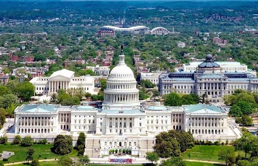 现在的特朗普可谓是焦头烂额，他唯一应该感到庆幸的是，中国不会谋求成为第二个美国。