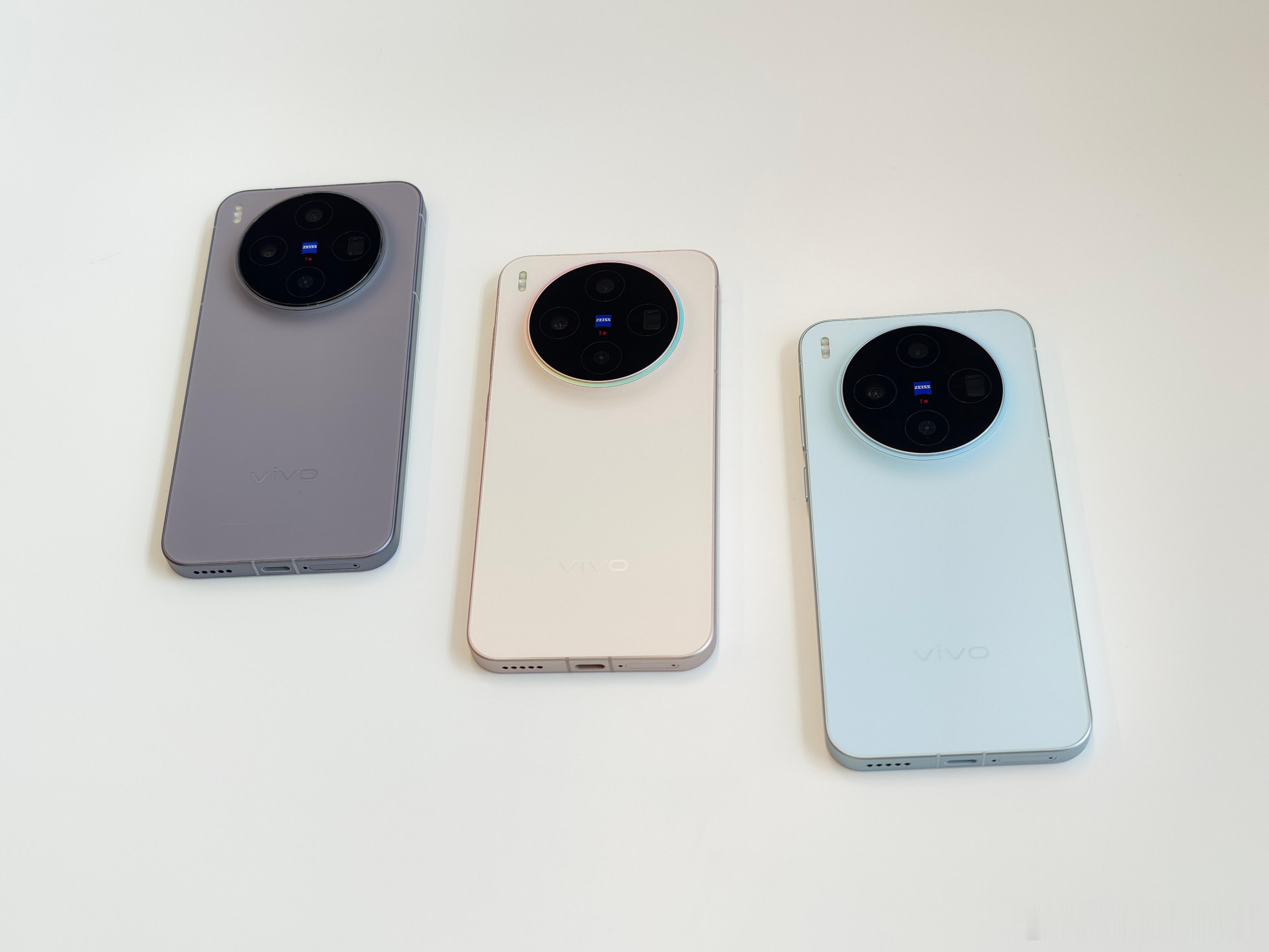一大早起来就为了先体验下vivo X300系列！不得不说是真的轻薄，摄像头一点都