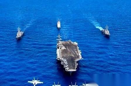 你琢磨一下这画面：
老美那艘叫“林肯号”的航母，跟个铁疙瘩巨无霸似的，开到咱们家