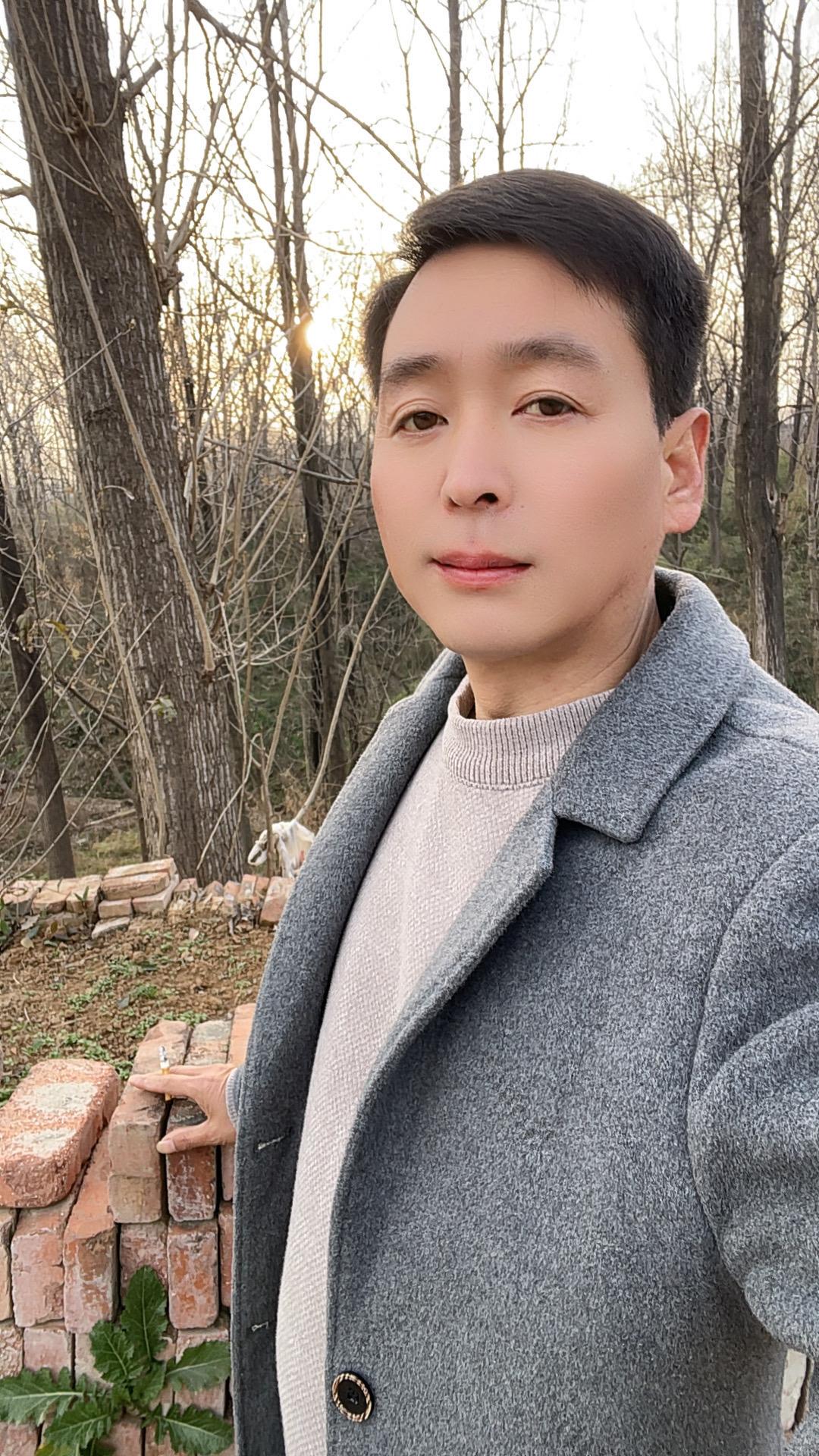 重新申请一个号，屏蔽了所有认识的人，关闭了推存的功能，只想有一个无人认...