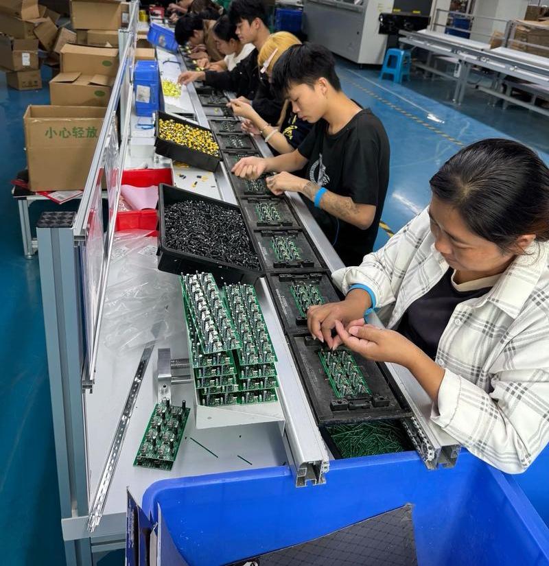 我认为上班
上班生活稳定！
