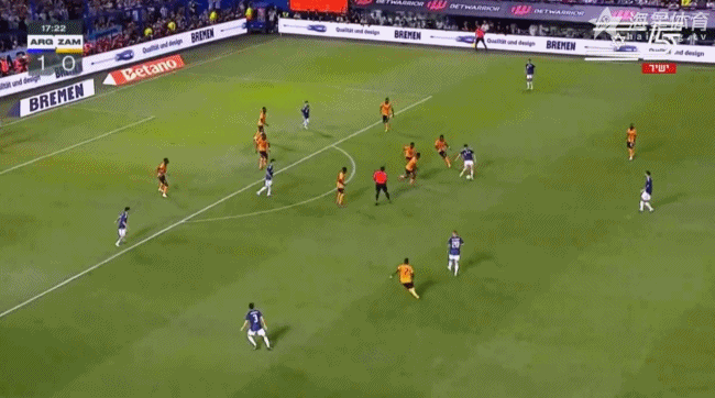 小墙挑传，这提前量确实可以，队友反应慢一拍都能最后拿到球阿根廷vs赞比亚