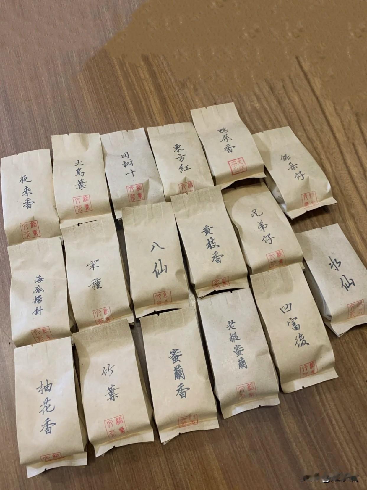 中国茶若纯以香气论英雄，拔得头筹的肯定是凤凰单丛。

凤凰单丛茶是指从凤凰水仙分