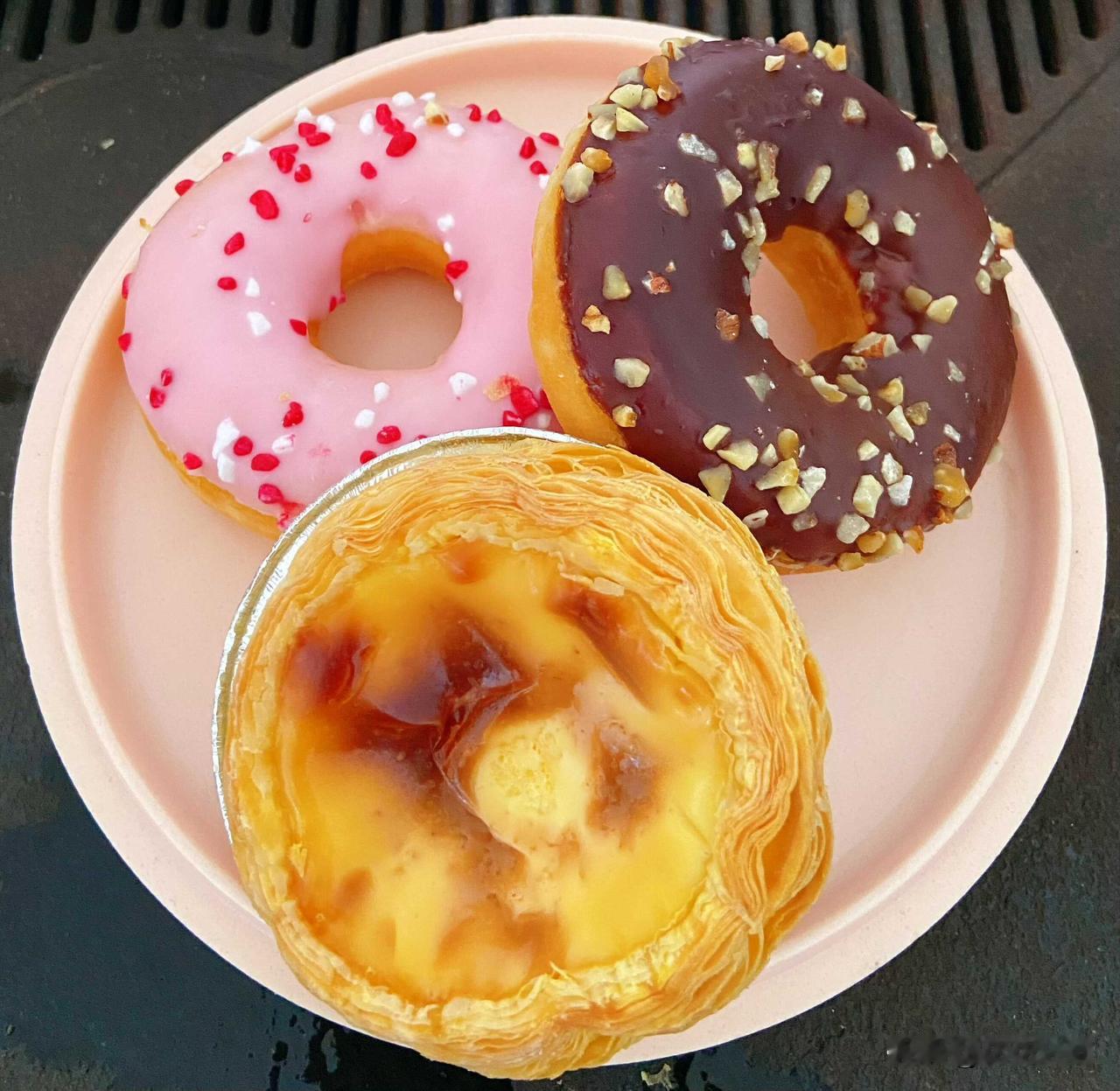 本来晚餐就热热玉米排骨汤就行的，玉米是主食，排骨附带，再喝两口汤完事。

谁知今