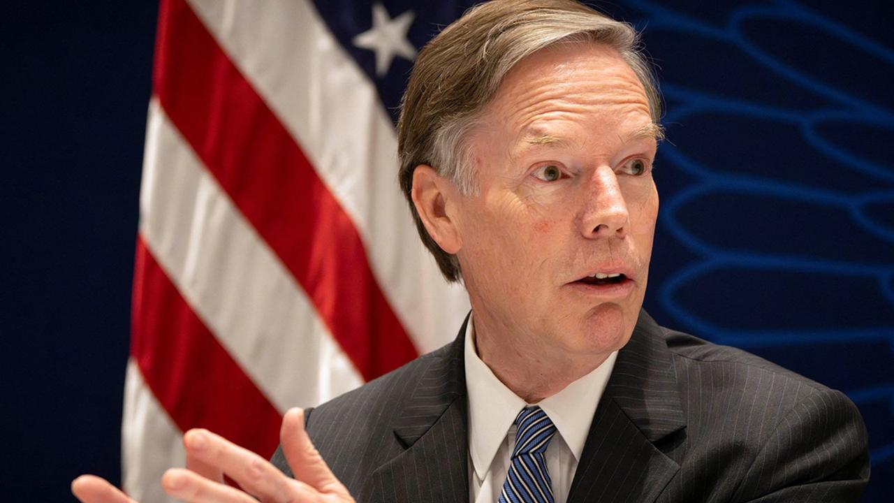 第一个跳出来“反对”我军演的政要出来了，不过是前政要，说话已经毫无分量的那种，那