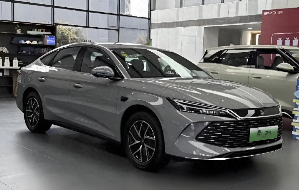 万！比亚迪杀疯了，秦 L DM-i 直降 7000，最高 2110km 续航香不