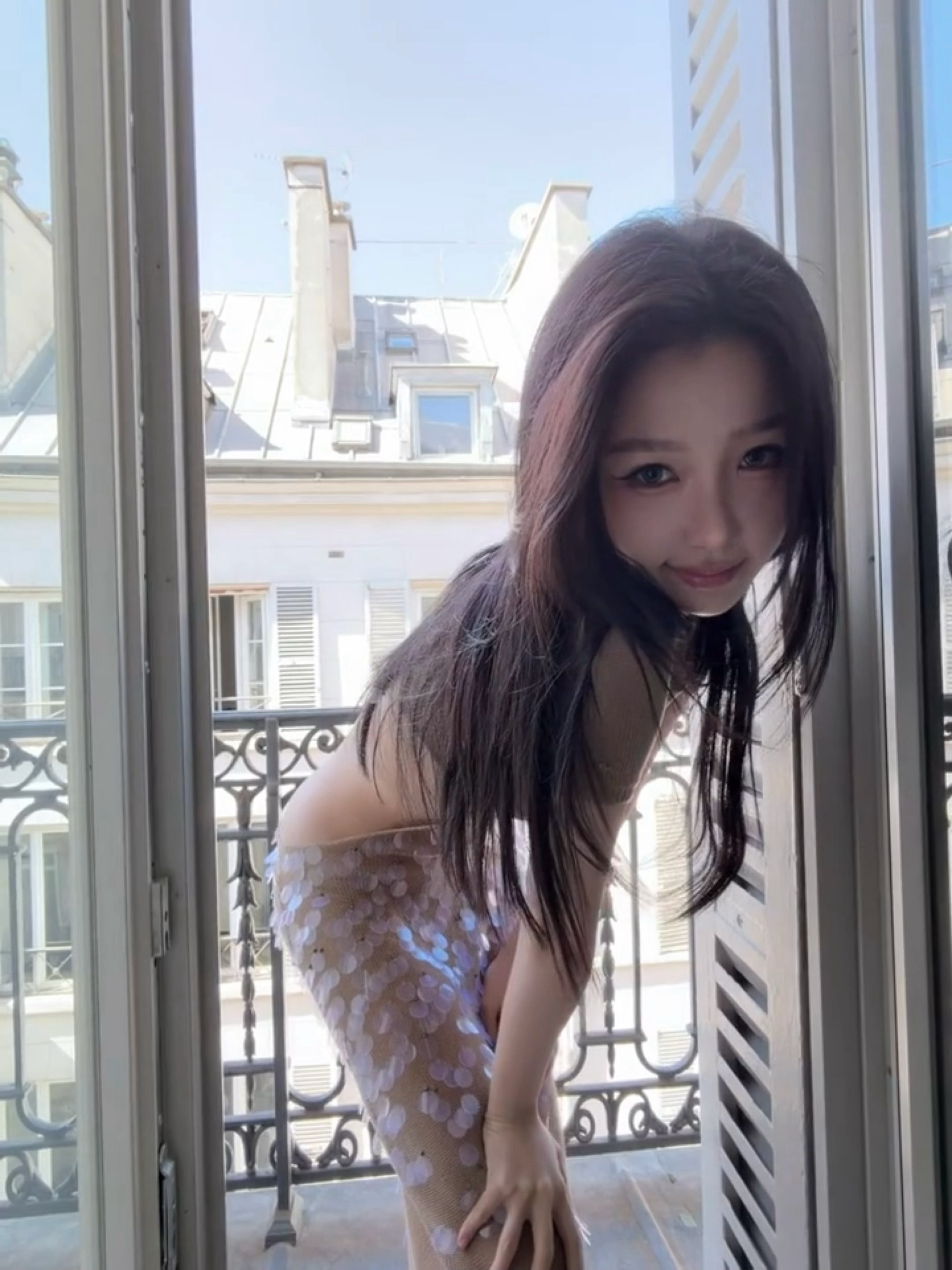 婴儿脸的御姐 