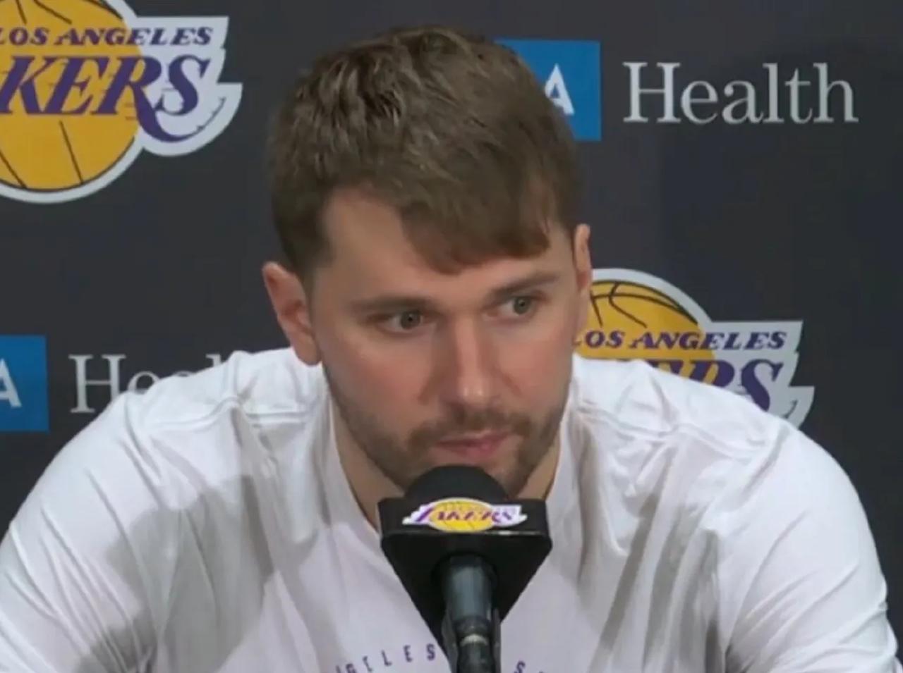 现在但凡有点运动能力的球队
类似于火箭，活塞这种，上来就是冲刺跑，三两下就能把湖