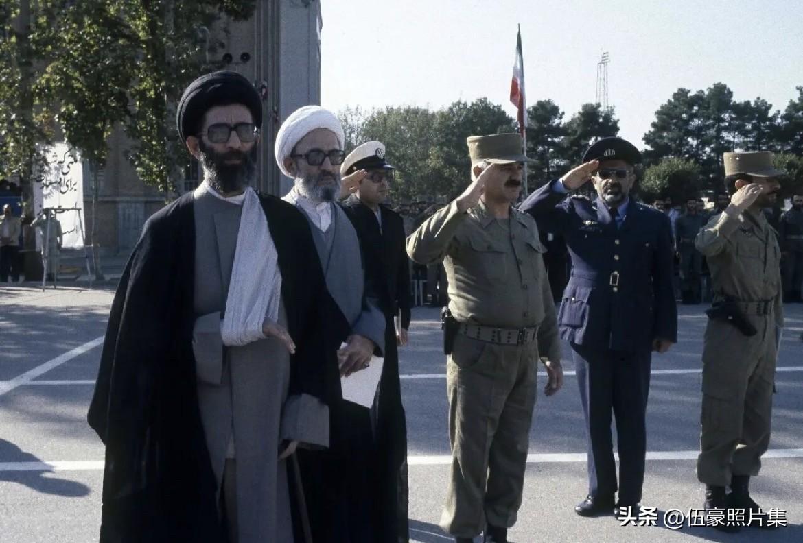 1981年6月27日，时任伊朗伊斯兰共和党书记、德黑兰市教长等要职的阿里·哈梅内