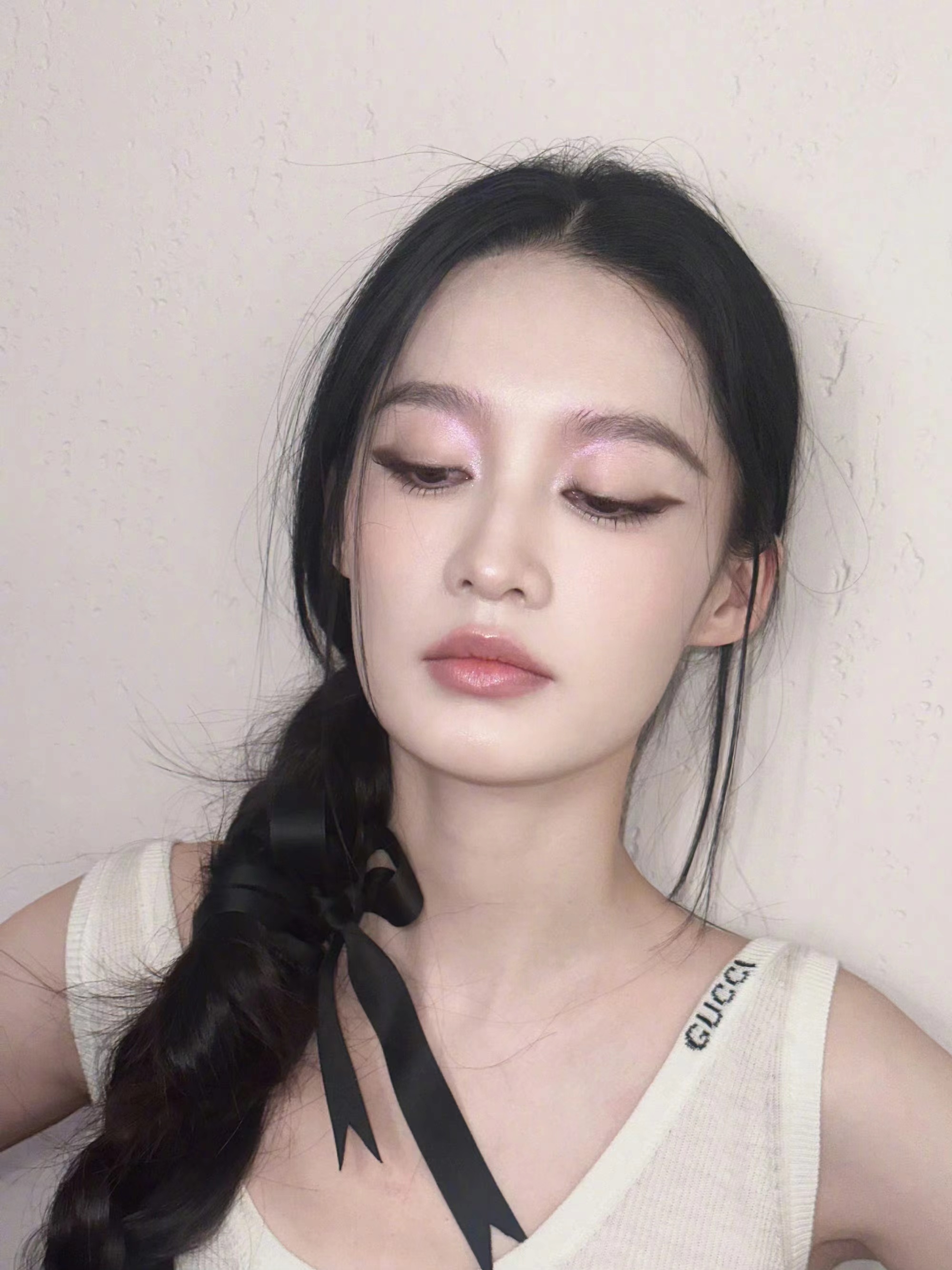 #李沁珠光妆##李沁粉紫细闪眼妆#李沁粉紫细闪眼妆，哇塞 ​​​