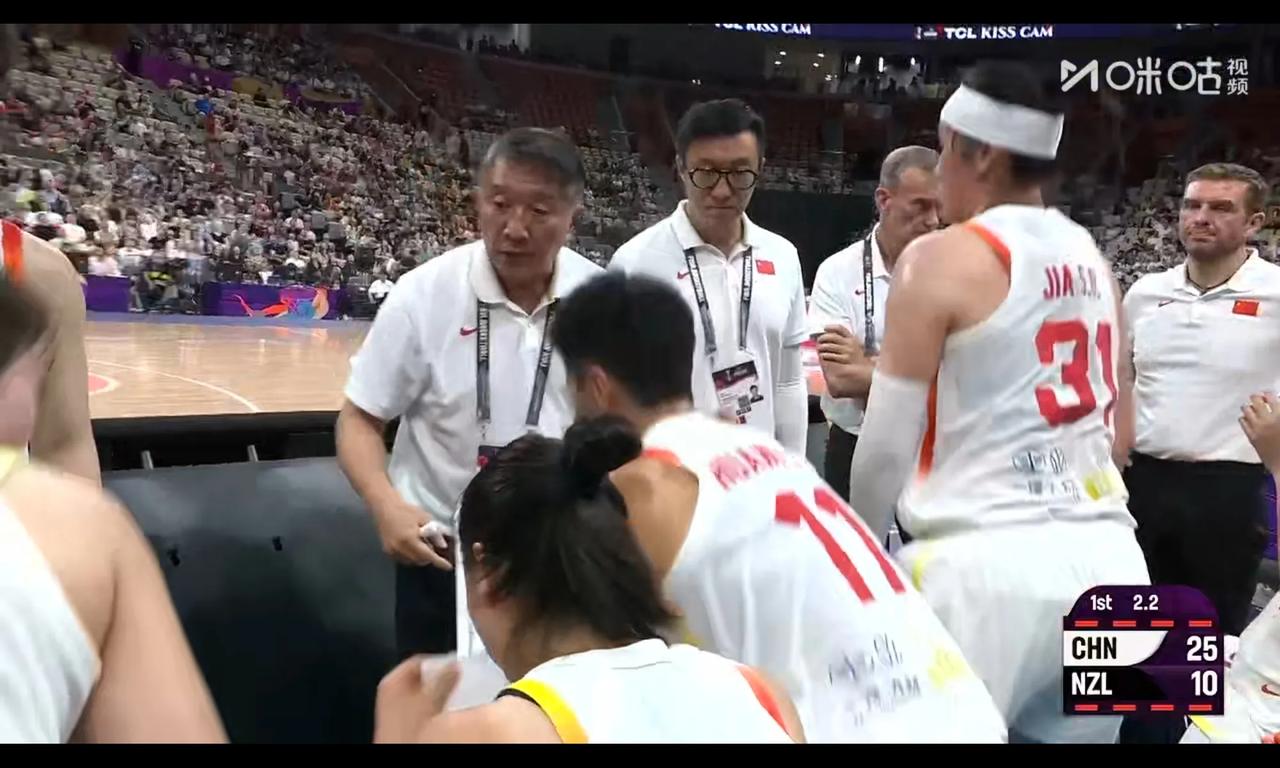 中国队讲解技战术居然用翻译，这不是宫鲁鸣矫情，而是球队重大亮点

中国队现在就没