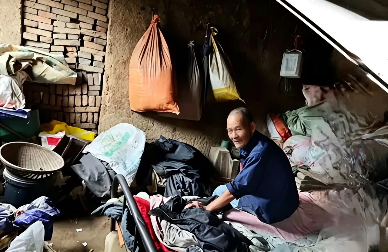目不识丁的低保老人，为何凭空背上20万贷款？
 河南唐河低保户邢民金，现年60岁