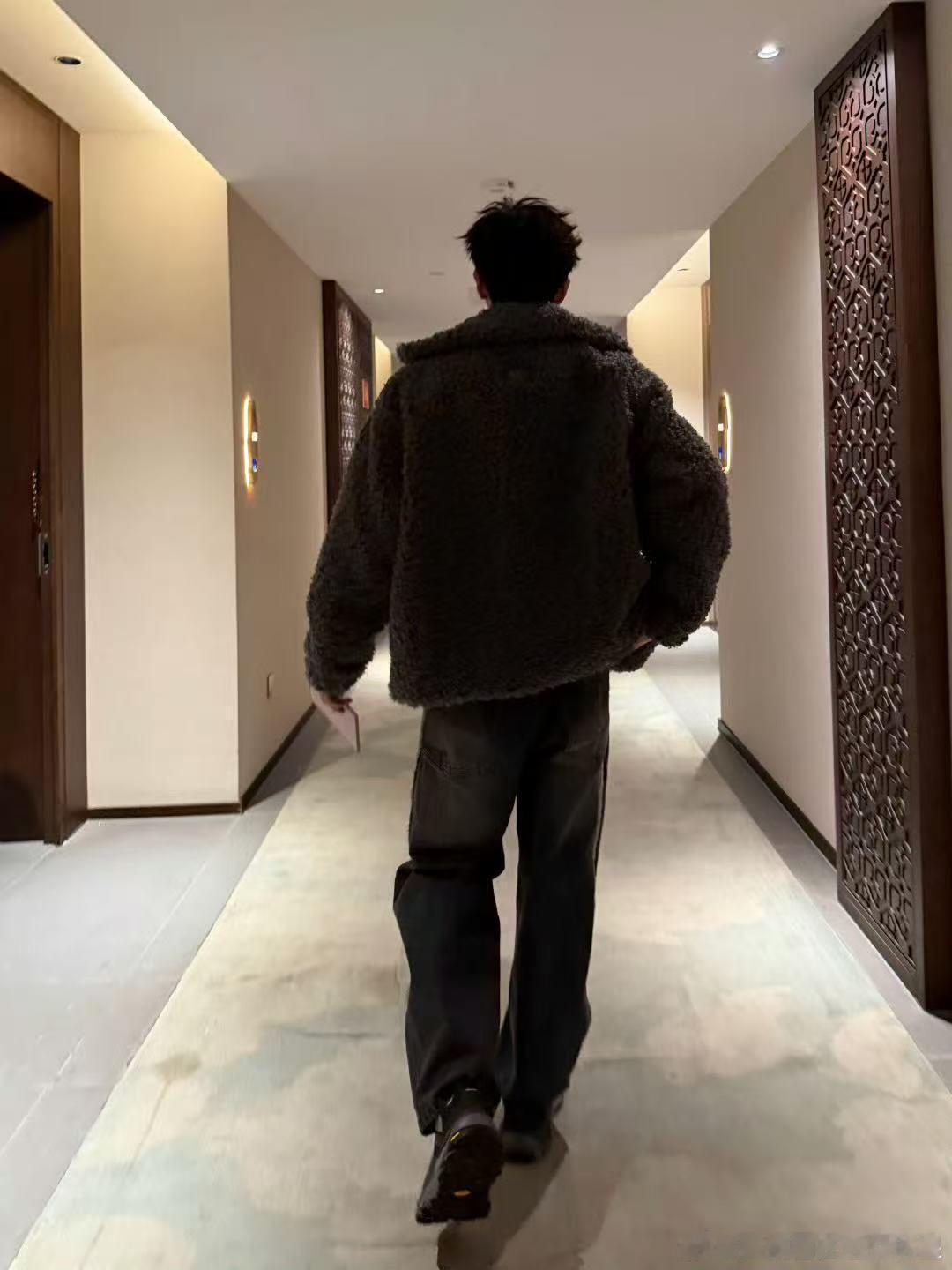 可爱小林飞奔去直播啦～ 