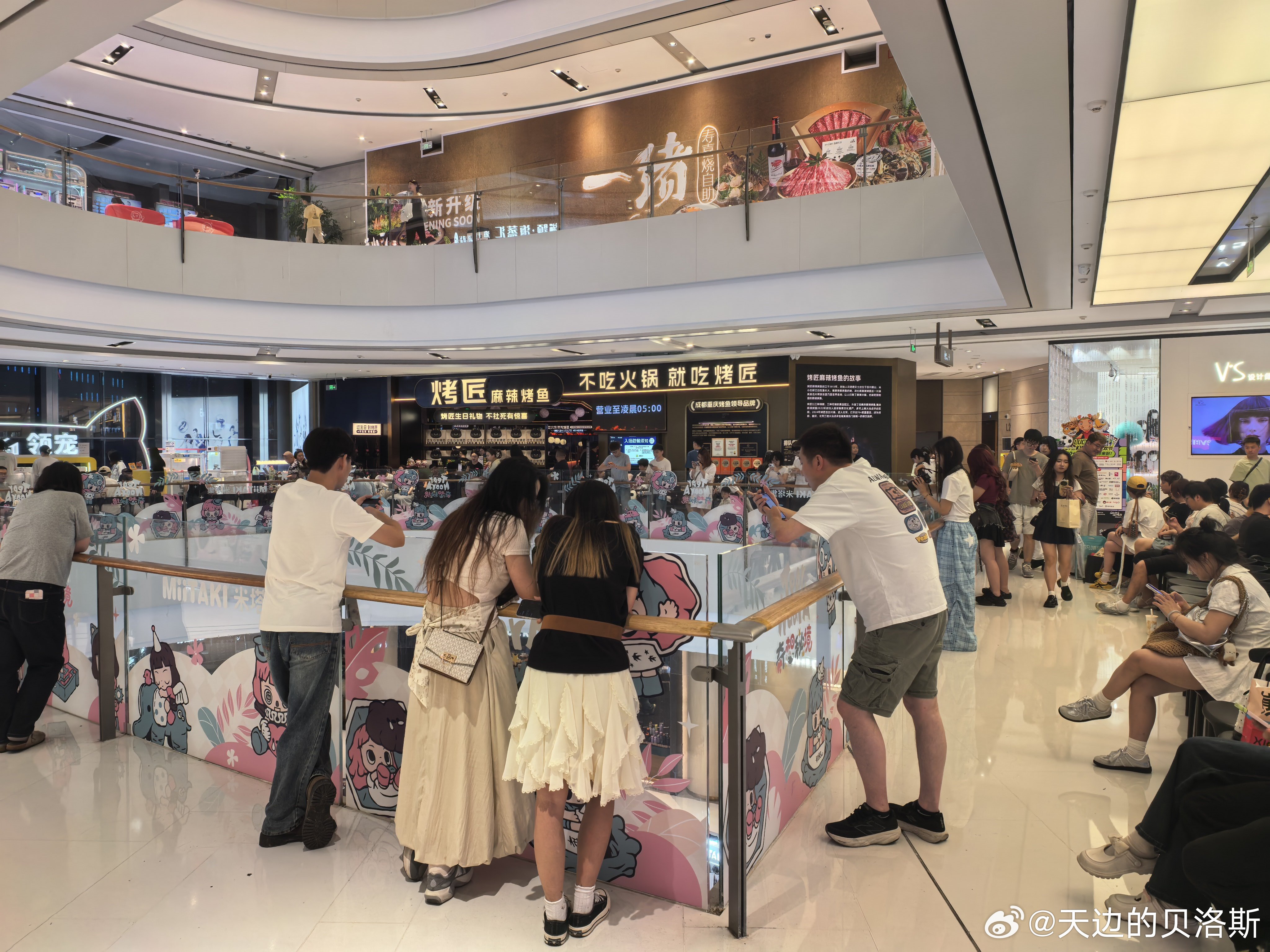 成都烤匠上海首店，生意火爆。 