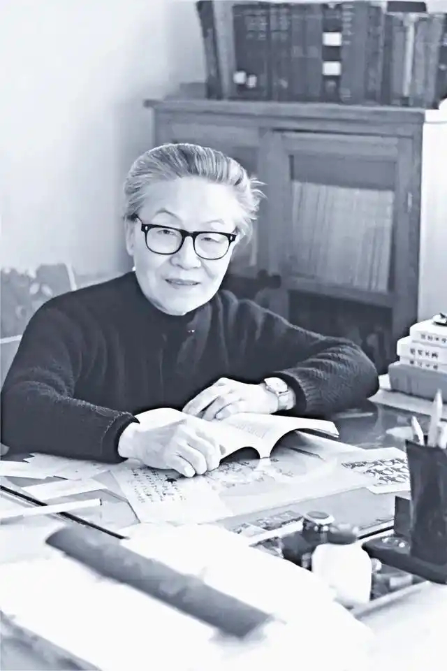 一个人不想攀高就不怕下跌，也不用倾轧排挤，可以保其天真，成其自然，潜心一志完成自