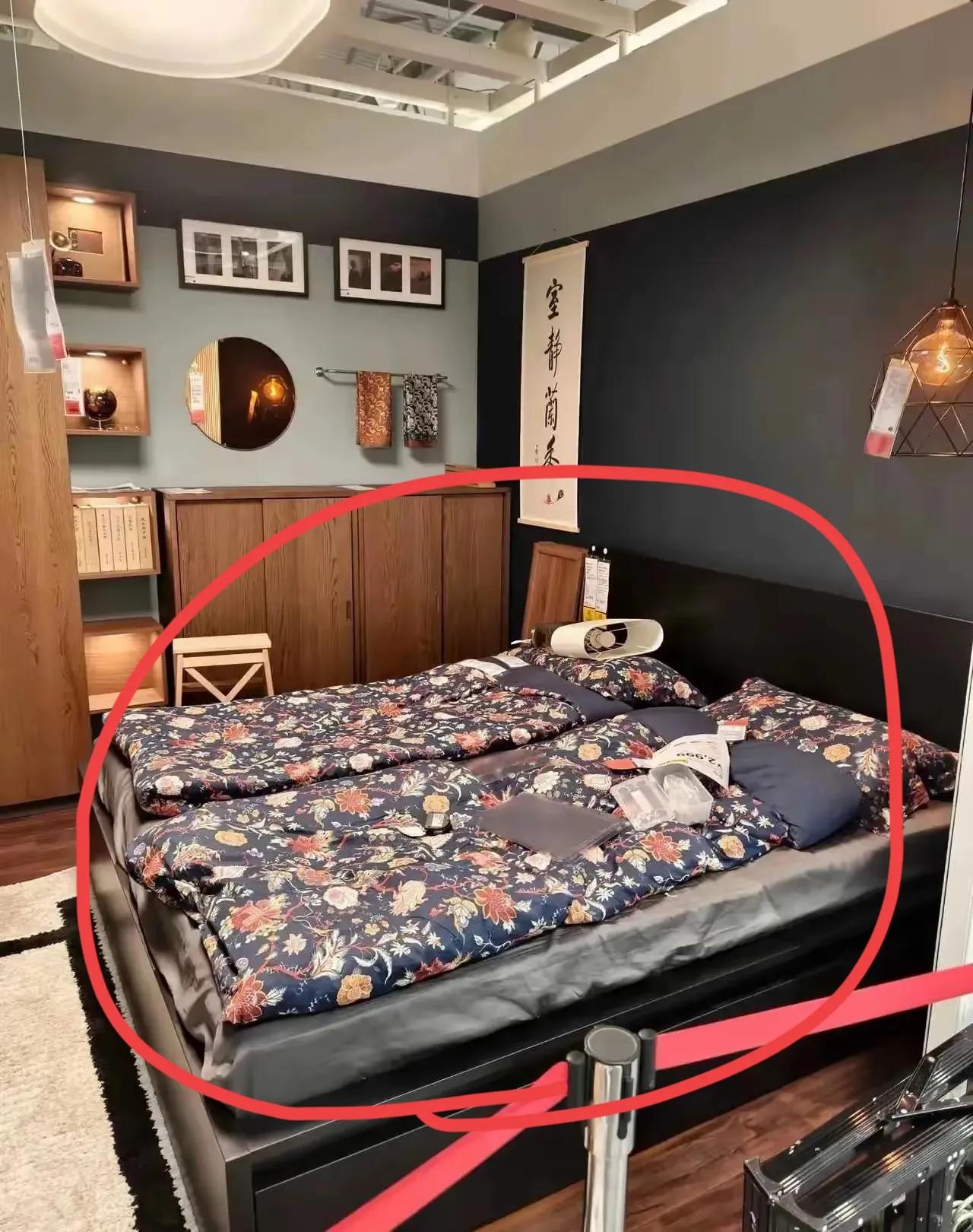 看这摆设，能看得出来宜家是懂中年夫妻的。