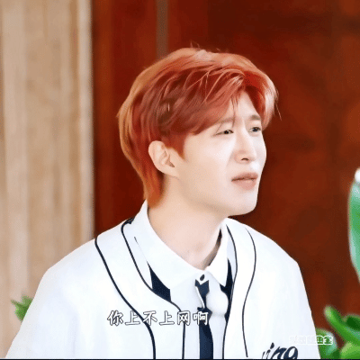 网友都感觉到感觉到了尴尬……为了综艺“效果”拼了…… 