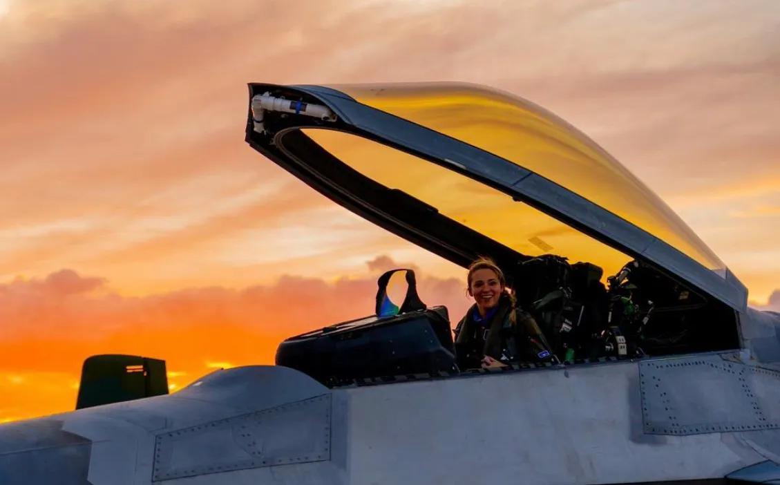 重磅：F-35敏感零部件运输途中疑遭改道香港丢失，五角大楼介入调查。

9月18