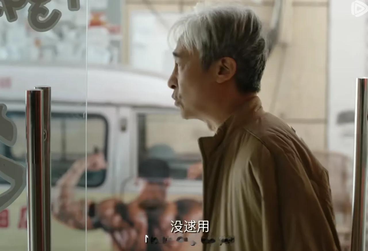 理想汽车跟乘龙卡车对撞的事，还是要客观来看。

1. 虽然8吨重的卡车四脚离地违