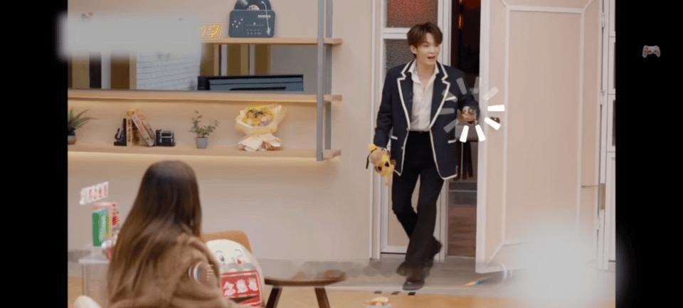 王赫野把芒果台门把手掰掉了王赫野和黄丽玲见面，刚进门直接就把门把手掰掉了，破坏大