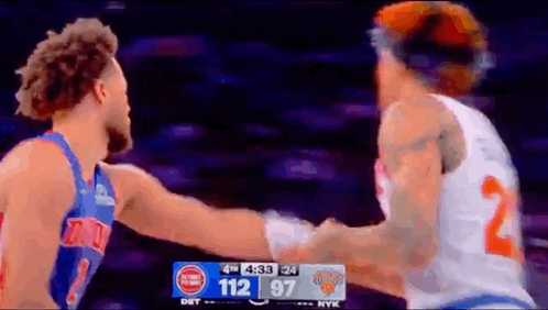 坎宁安军训索汉，大后撤步教后者做人，后者拉拉扯扯，疑似还有垃圾话在喷。
状元坎宁