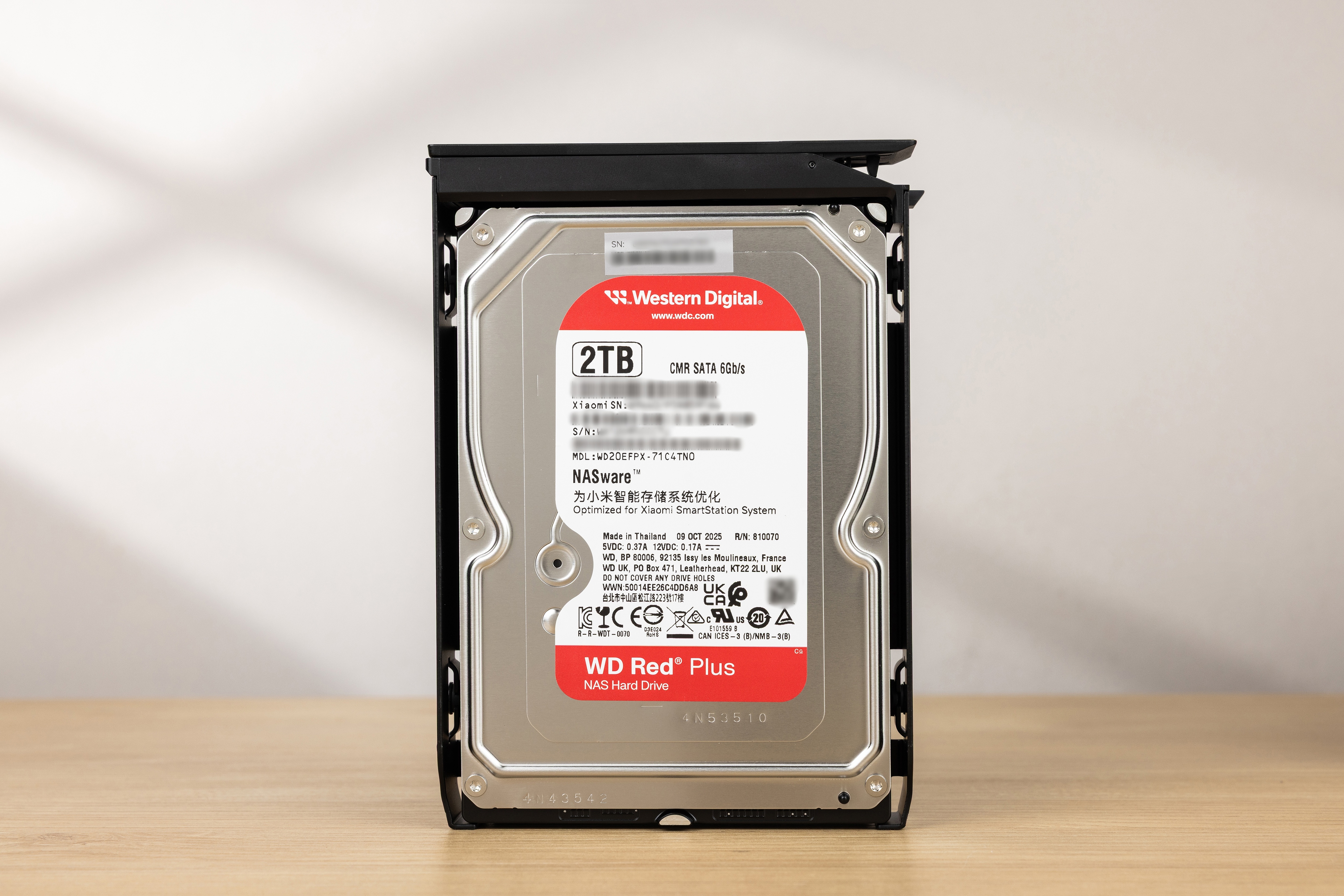 小米智能存储给的是西数的CMR红盘Plus，2TB单张售价1199元，4T单张1