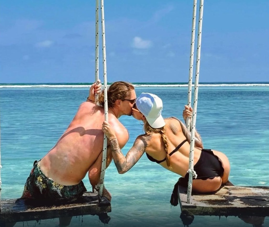 兹维列夫和女友在马尔代夫度假网坛风云