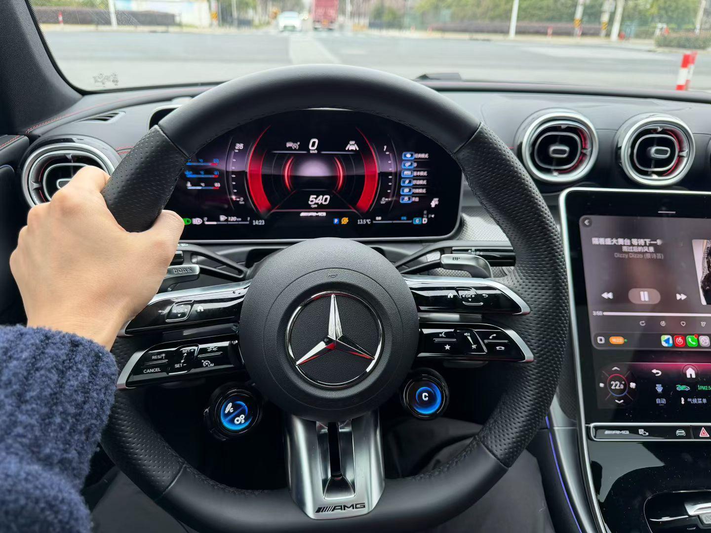 CLE53真是一台好车，颜值和性能均都非常不错，没有M4那么极端，多了一份柔软的