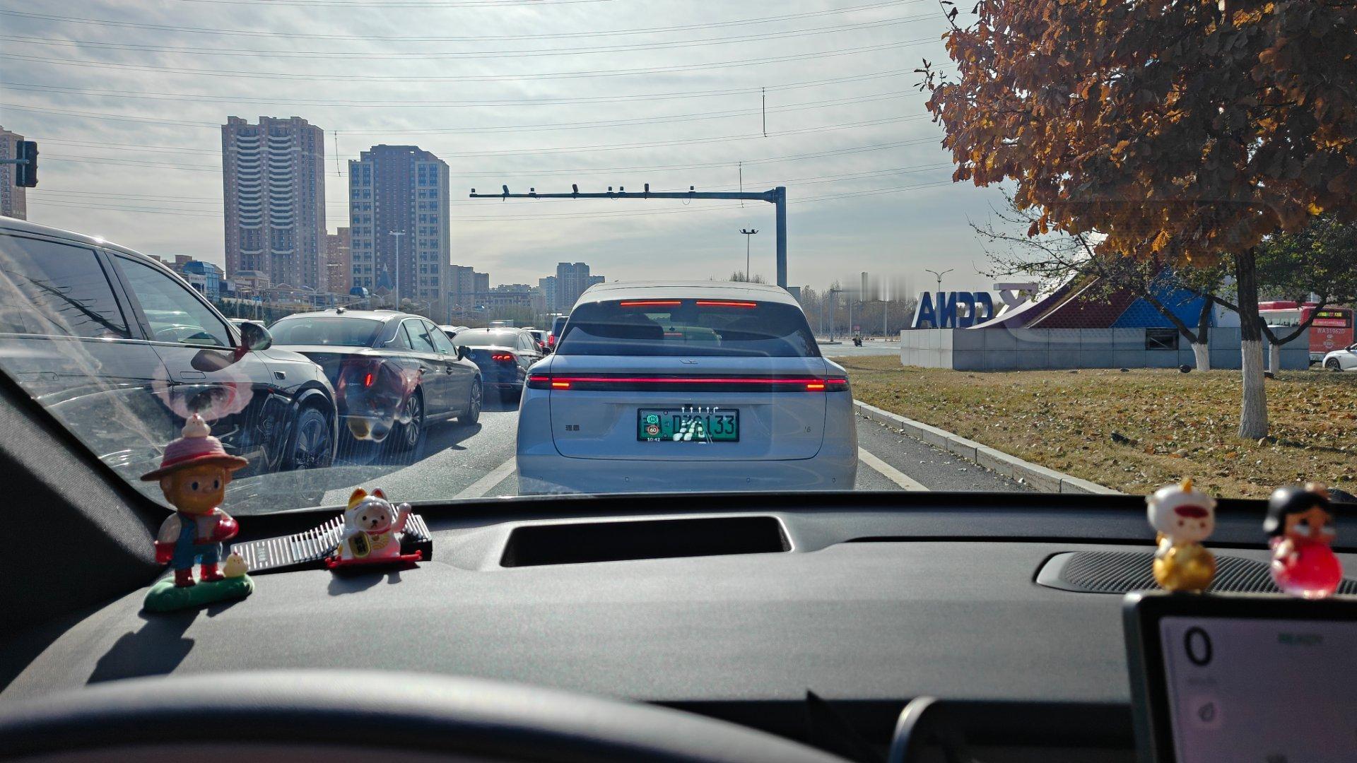 理想i6的尾灯居然和L9一模一样？不知道通不通用[害羞] ​​​