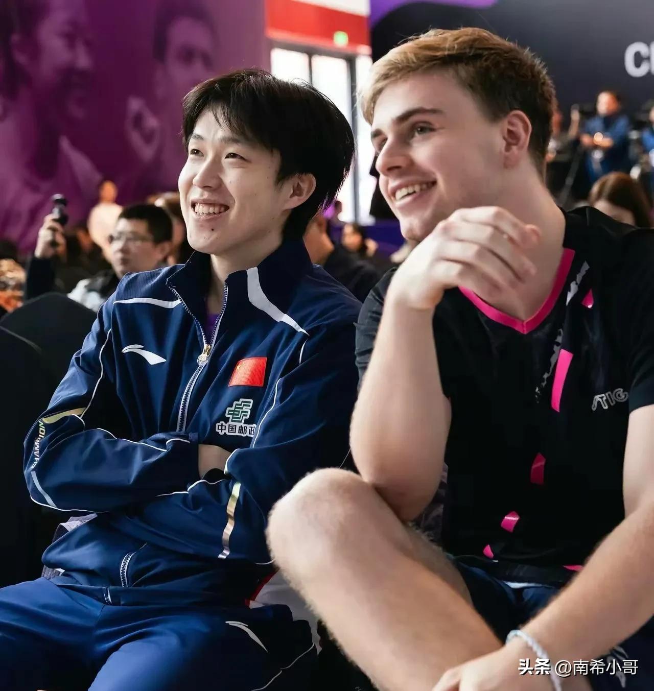 一个是世界第一，另一个是奥运亚军，
有人说王楚钦之所以能有今天的成绩，
离不开莫