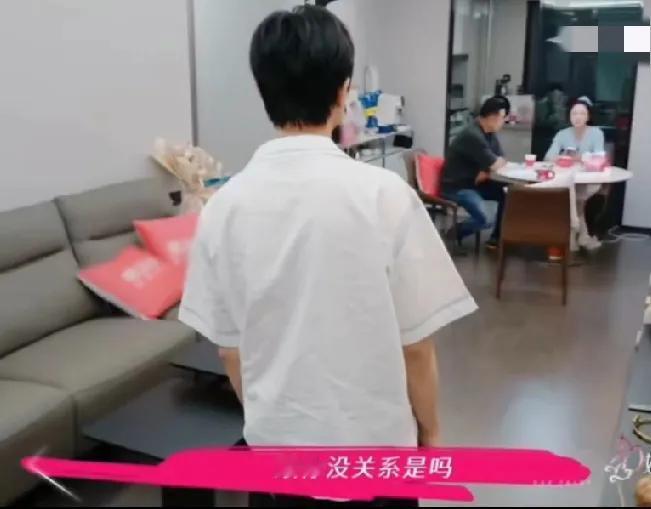 刚结婚董璇就和新婚老公在节目里吵起来，董璇：“你别这么较真好嘛？”张维伊：“跟你