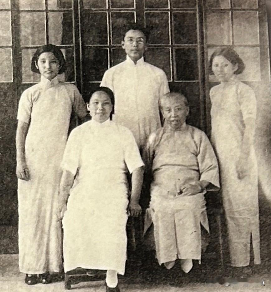 1902年8月28日，周培源出生在宜兴芳桥镇后村周氏望族，是晋平西将军周处的后裔