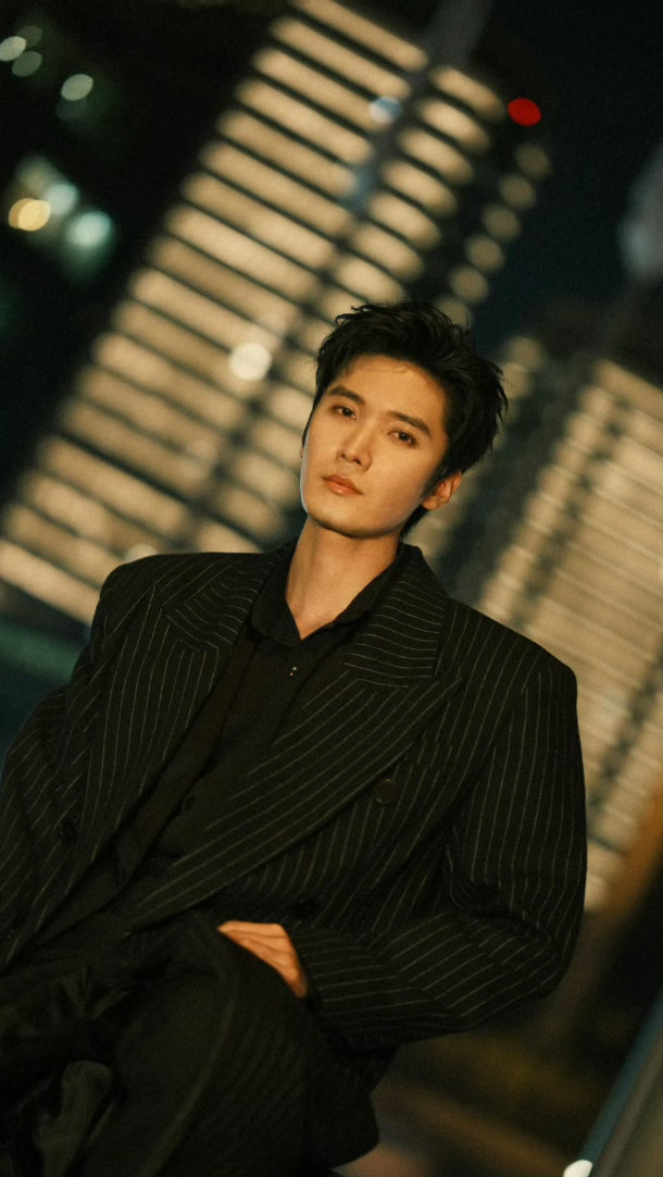 刘海宽跪完刘晓庆这边又跪上了刘海宽真的听劝 网友说刘海宽适合演短剧，他还真来了！