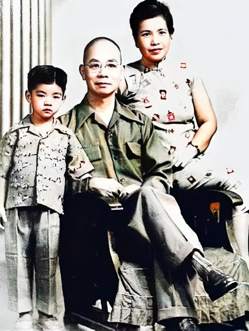 吴石将军牺牲后，妻子王碧奎也被抓进了监狱。好在吴石将军的部下积极营救，她才得以重
