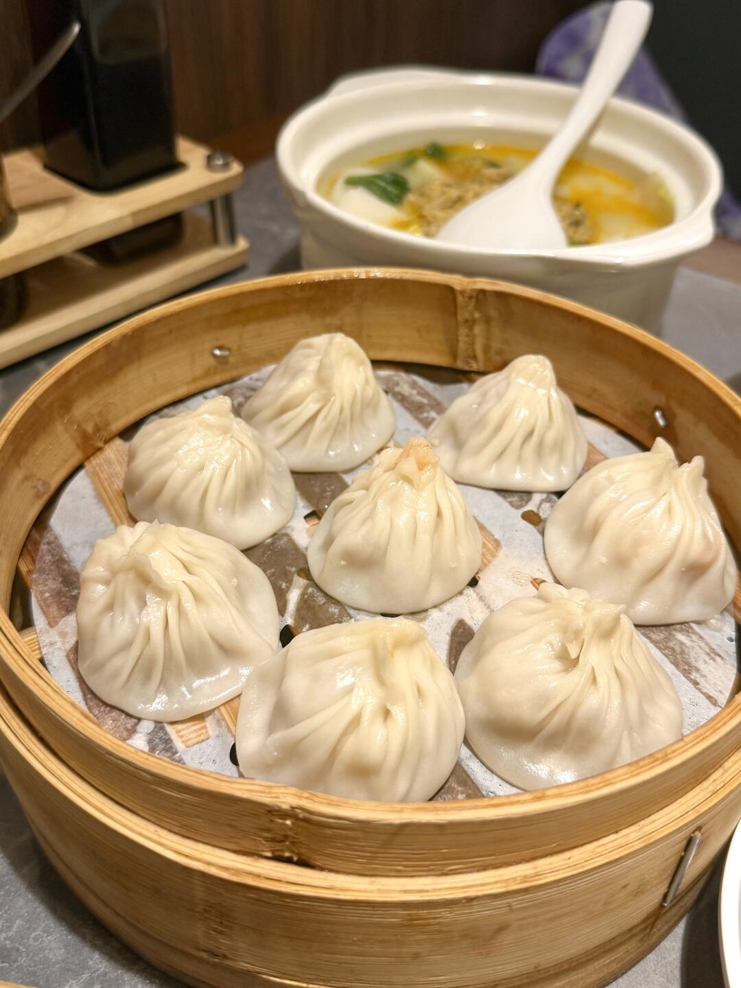 不骗外地人的米其林蟹粉小笼！