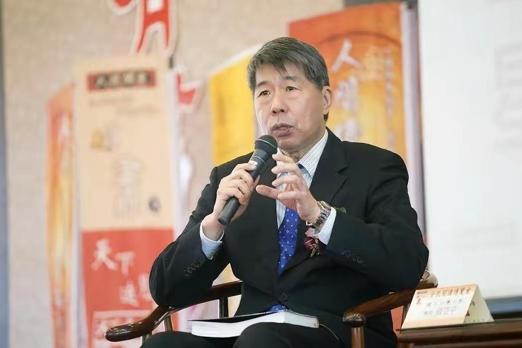 张亚中也跟卢秀燕见面了，只是这次是张亚中主动邀请卢秀燕一起吃个晚饭，结果变成张亚