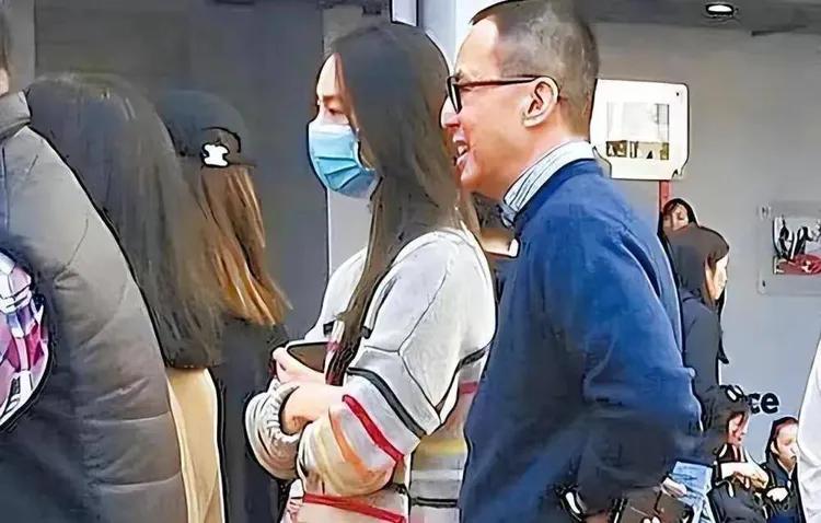 据香港媒体报道，李泽楷和梁洛施已经秘密复合！梁洛施目前已经怀上了第四个孩子，李泽