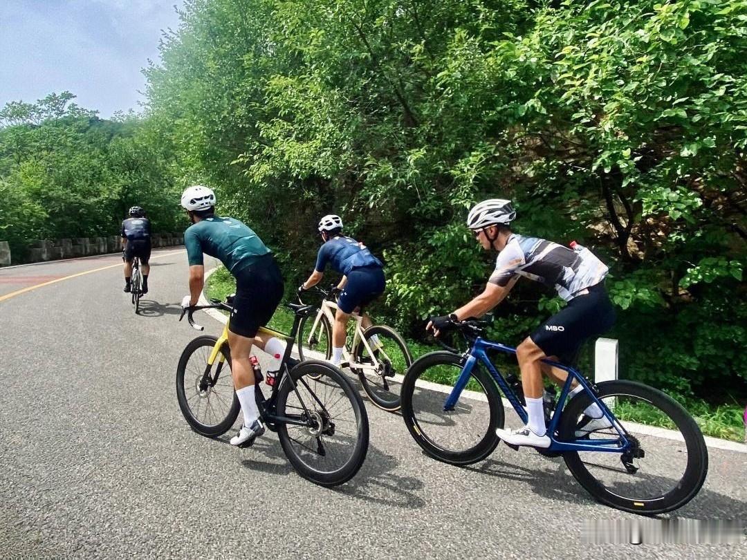 三伏天骑行要躲开高温
最近关中高温，骑友早上六七点出门，九十点就到家了，为的是躲