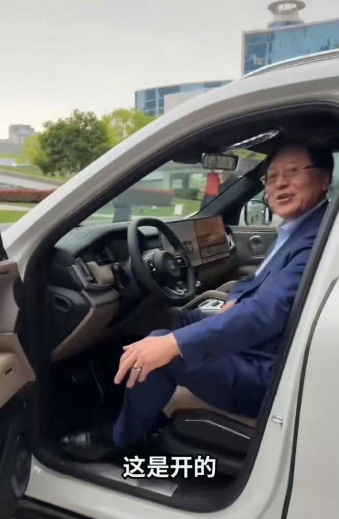 联想CEO杨元庆试驾国产豪车极氪8X这次绝对又是一款现象级的爆款国产豪车，都是大