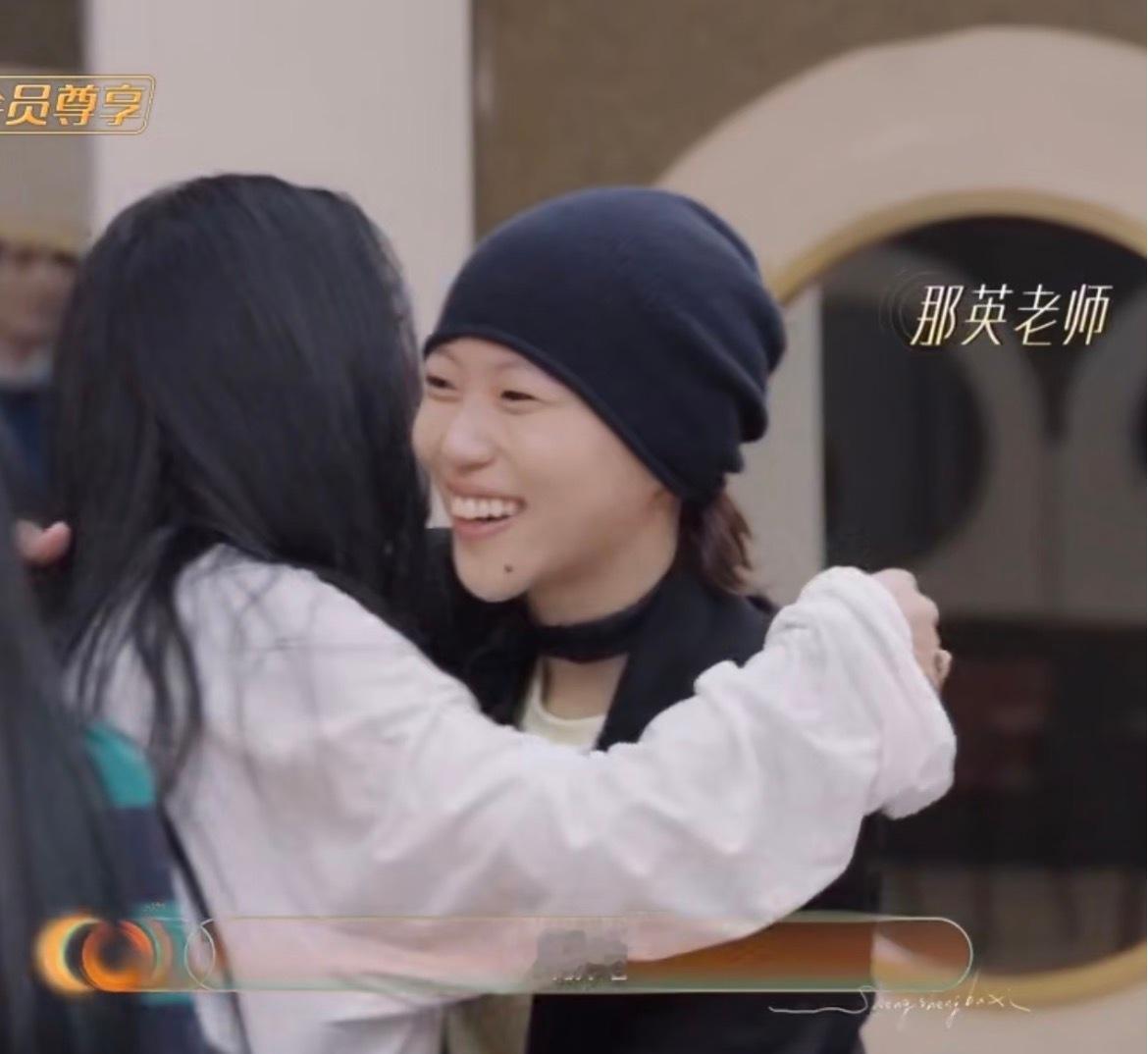 网传那英歌王之战帮唱是给窦靖童帮唱吧，毕竟没办法把她妈请来