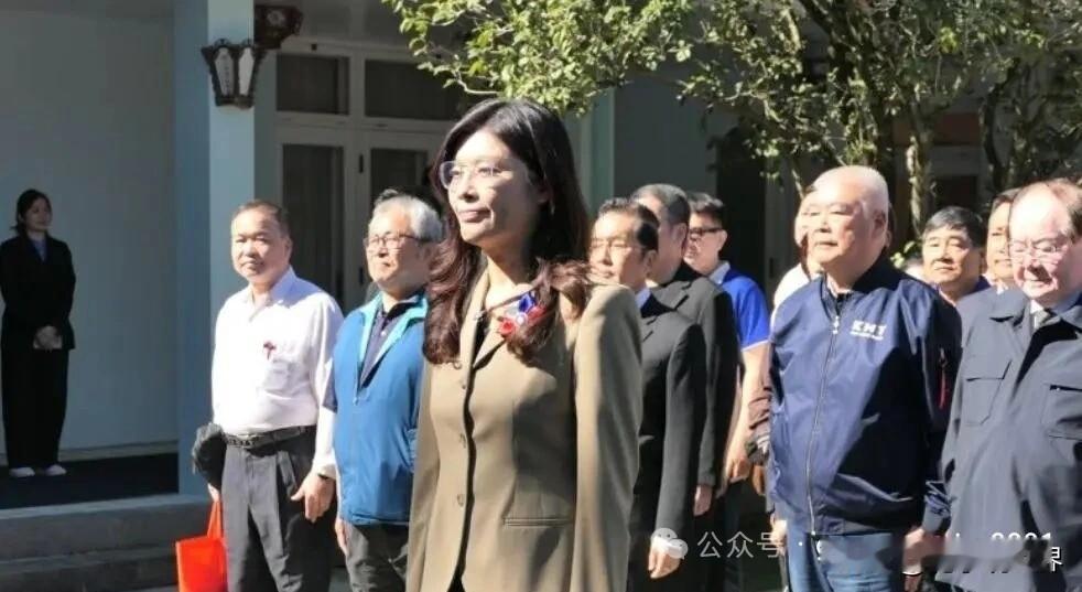 郑丽文应正确看待历史上的两蒋，推动两岸统一进程，才会有区域的和平稳定，台湾才会有